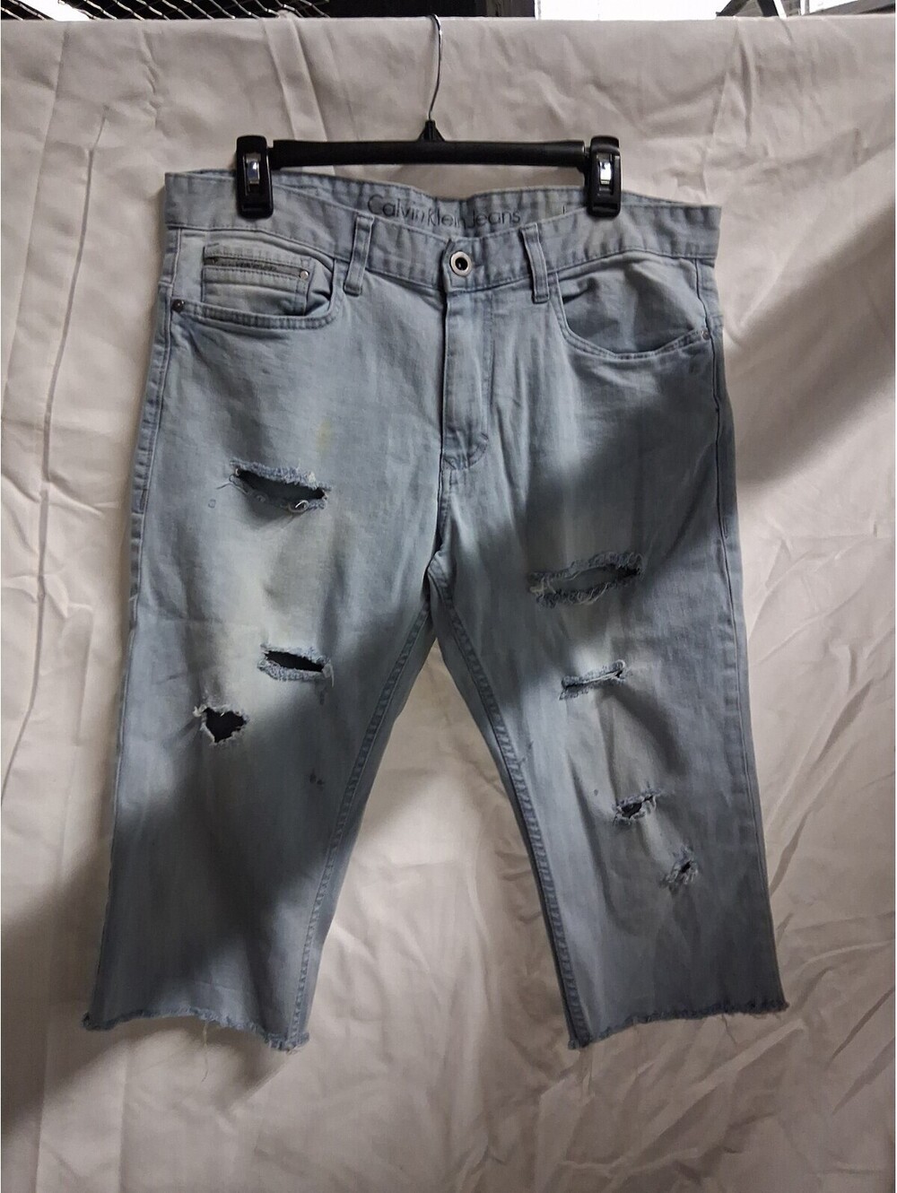 Y2K Calvin Klein Jeans Mens 34 Distressed Light Wash Cutoff Capris Frayed Hem G2